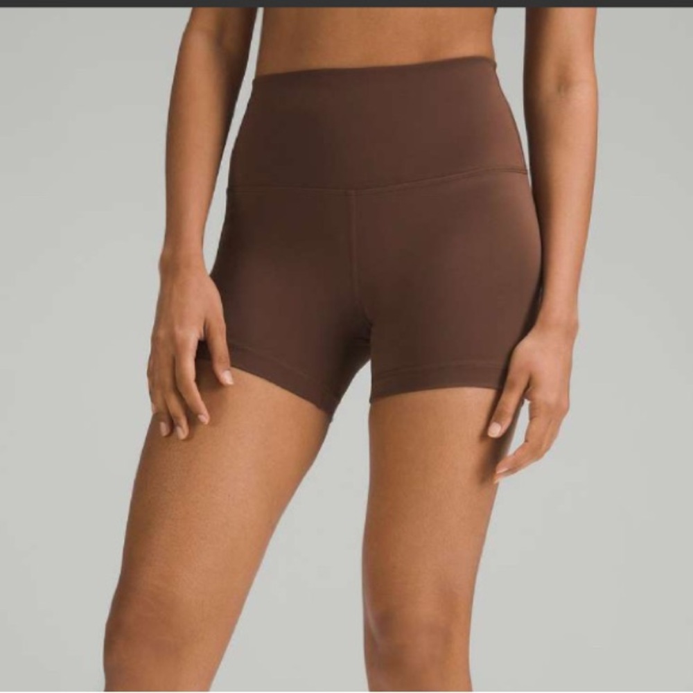 NWOT Lululemon Wunder Train High-Rise Short 4"